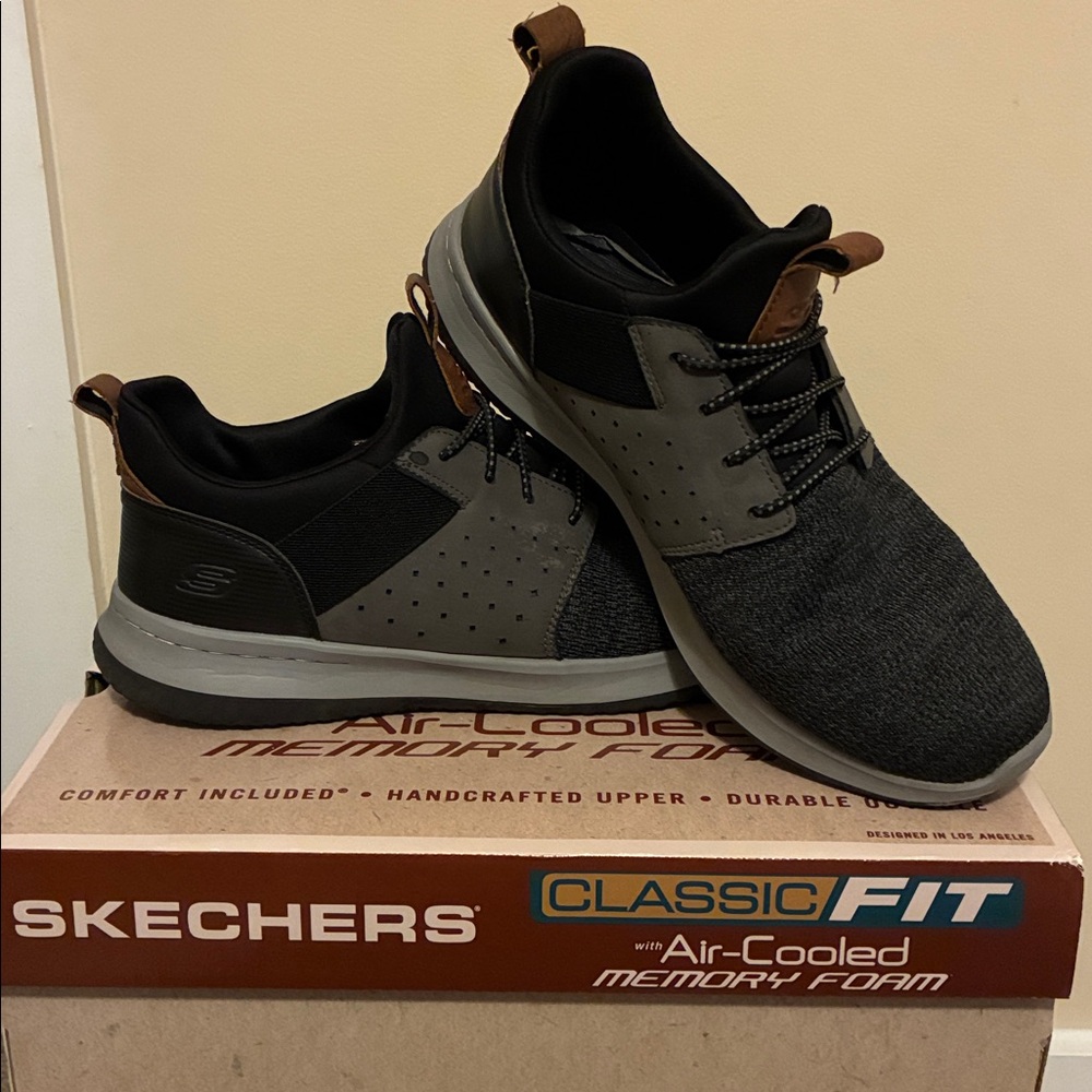 Skechers Men's Black and Brown Sneakers w/Original Box. SZ 10 Delson Camben
